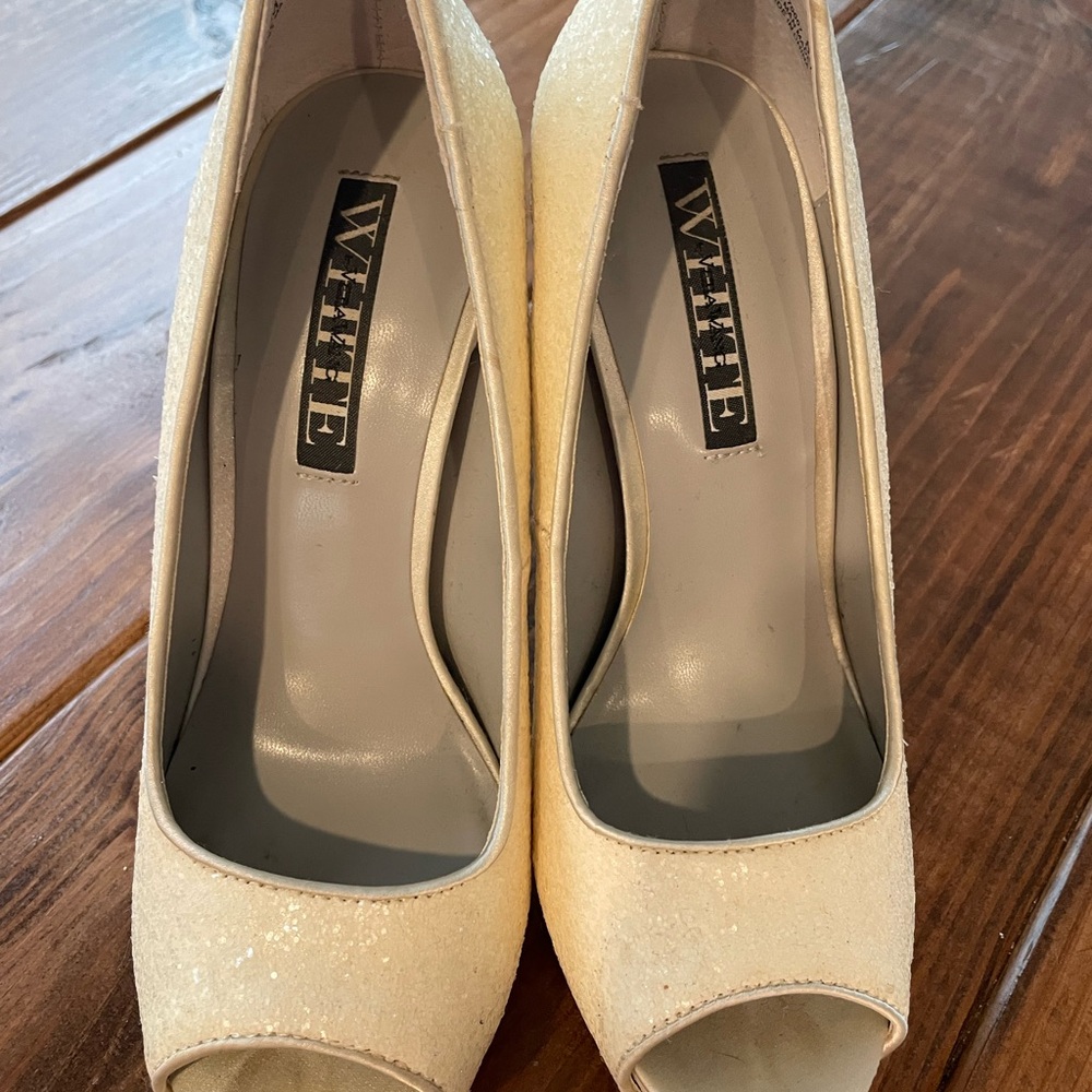 Vera Wang Cream Peep Toe Heels Elegant Design